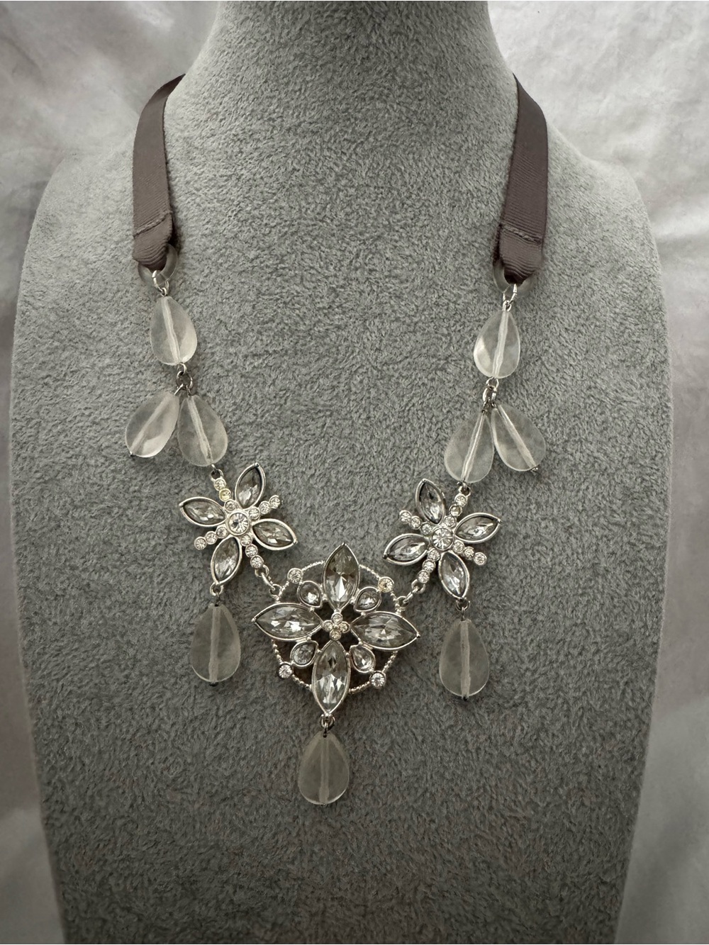 Vintage Style Statement Crystal Floral Bib Necklace & Drop Earrings Set